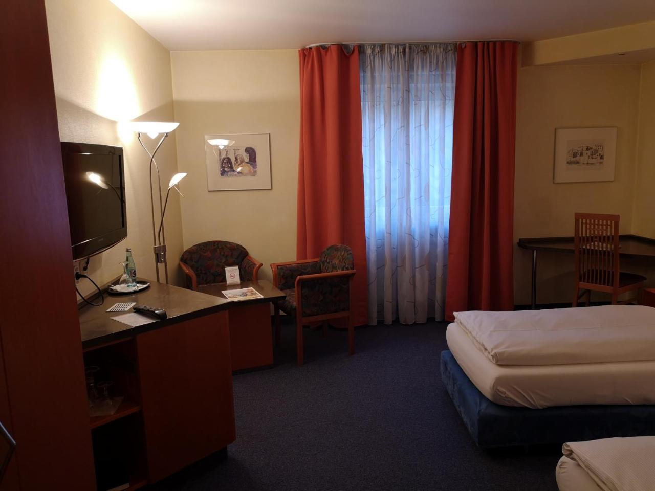 Main Hotel Eckert 3 Margetshoechheim ภายนอก รูปภาพ